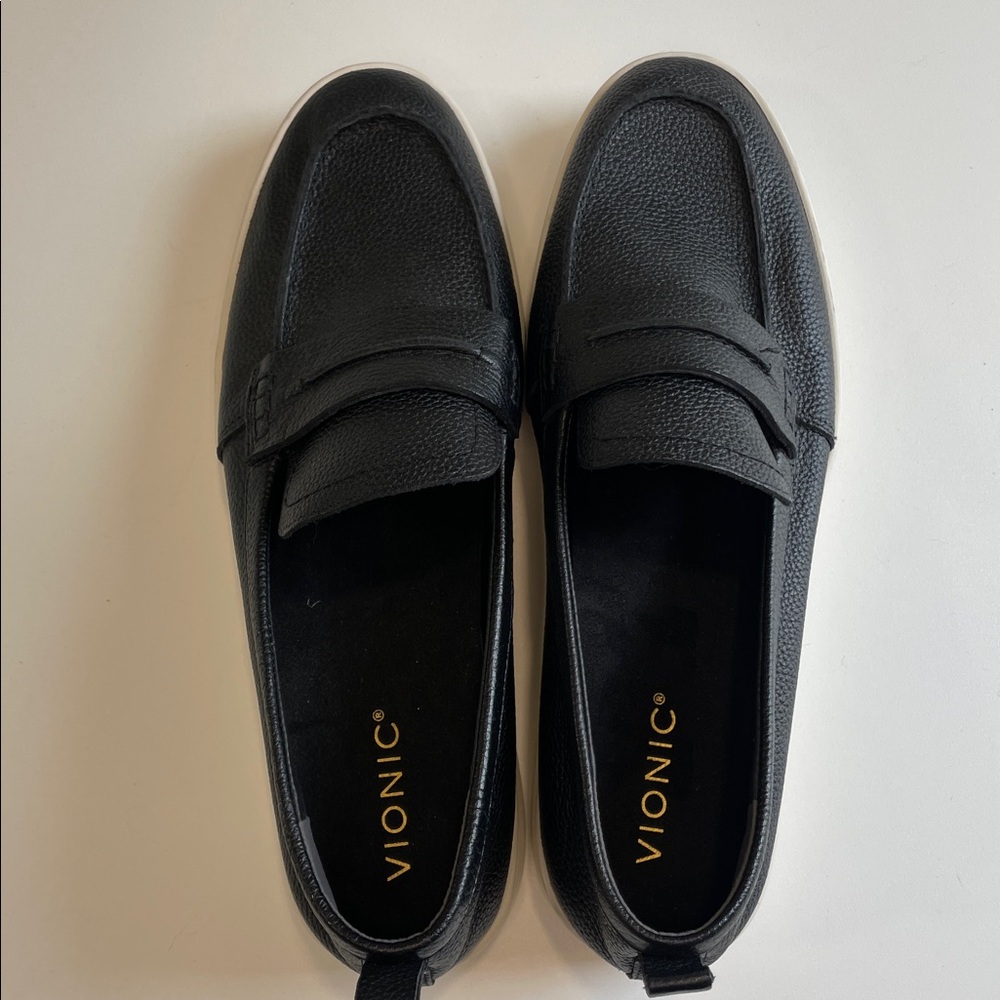 New Vionic black leather loafer women’s Chantel Penny Loafer Slip-On Size 11